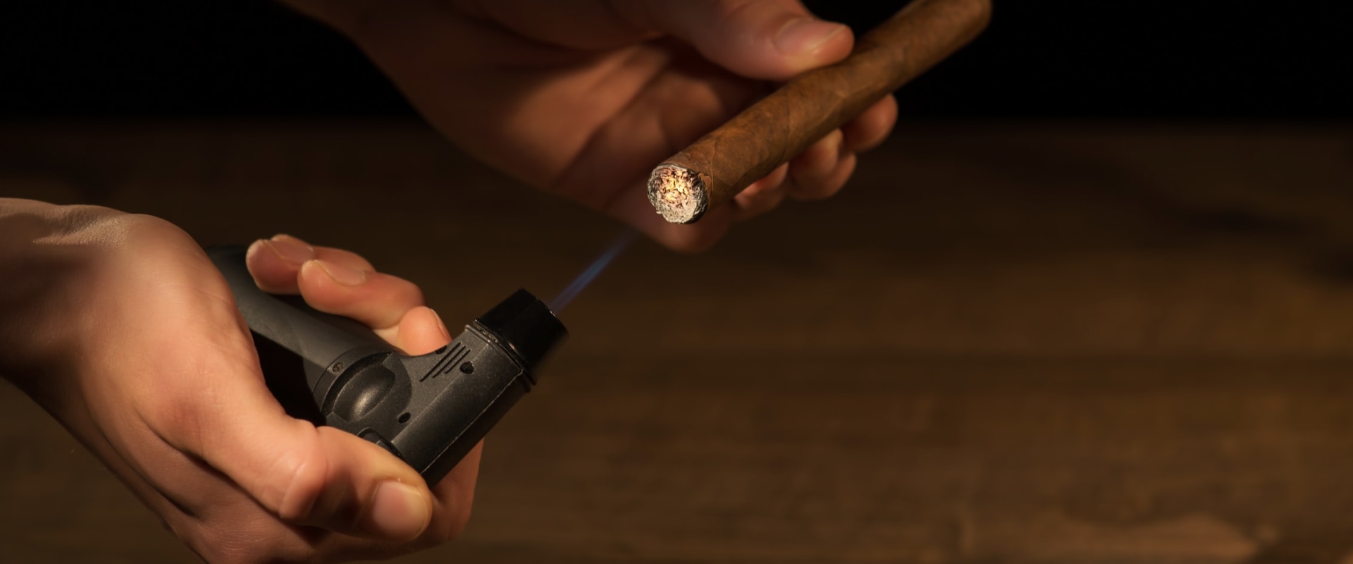 How to Tell if Your Cigar is Fresh The Pinch Test